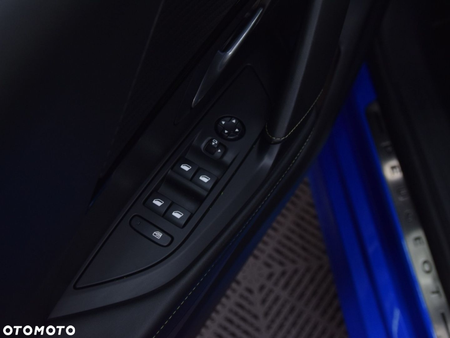Peugeot 208 - 17
