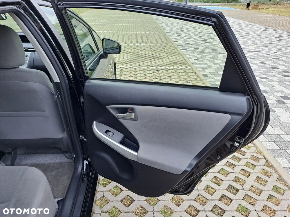 Toyota Prius (Hybrid) - 14