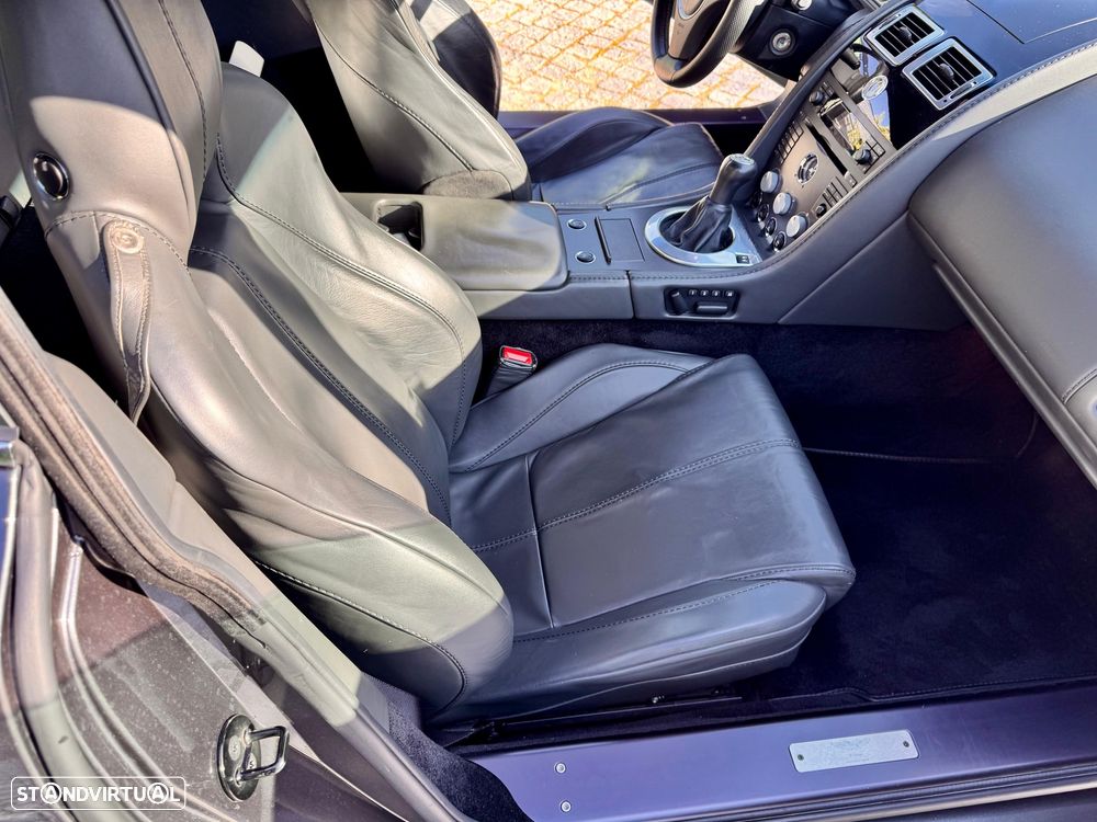 Aston Martin Vantage Coupe - 8