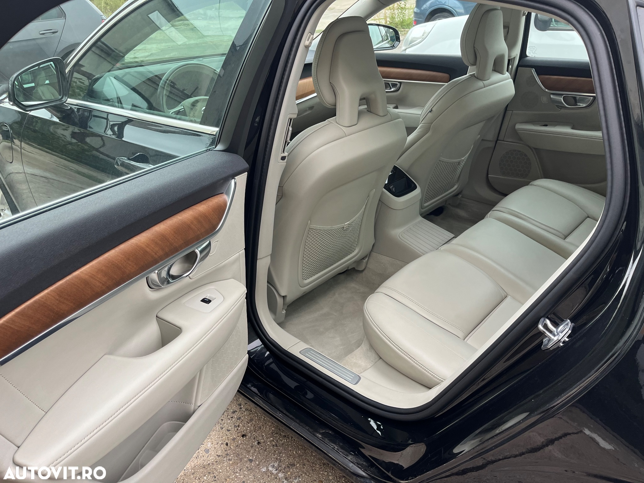Volvo S90 T8 Twin Engine AWD Geartronic Inscription - 28