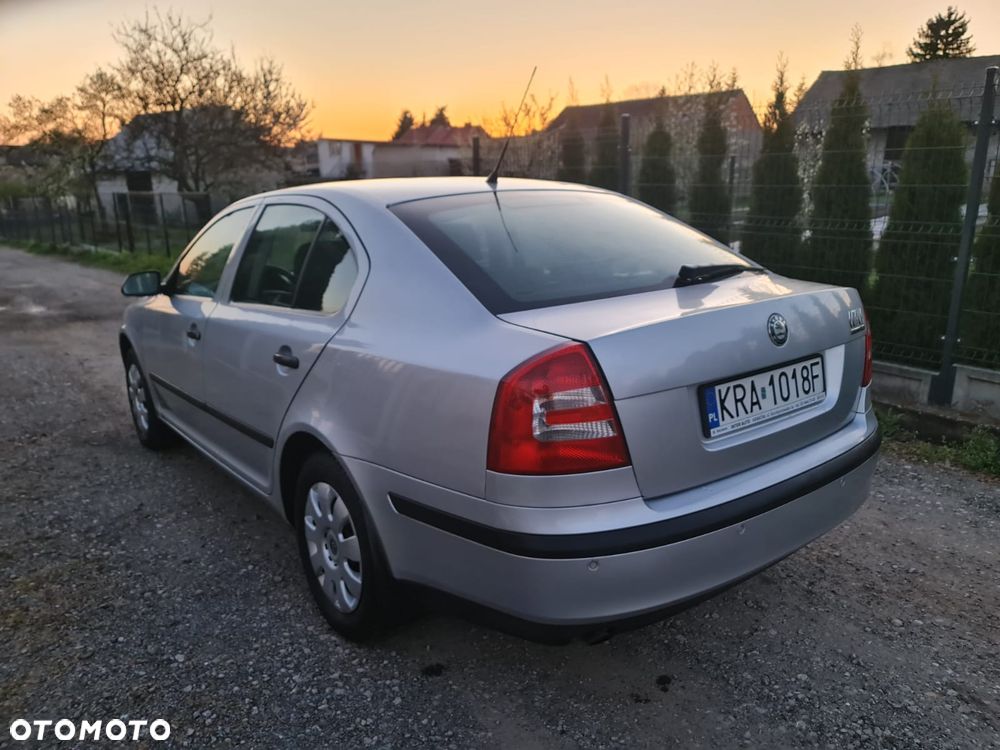 Skoda Octavia 1.6 Ambiente - 4