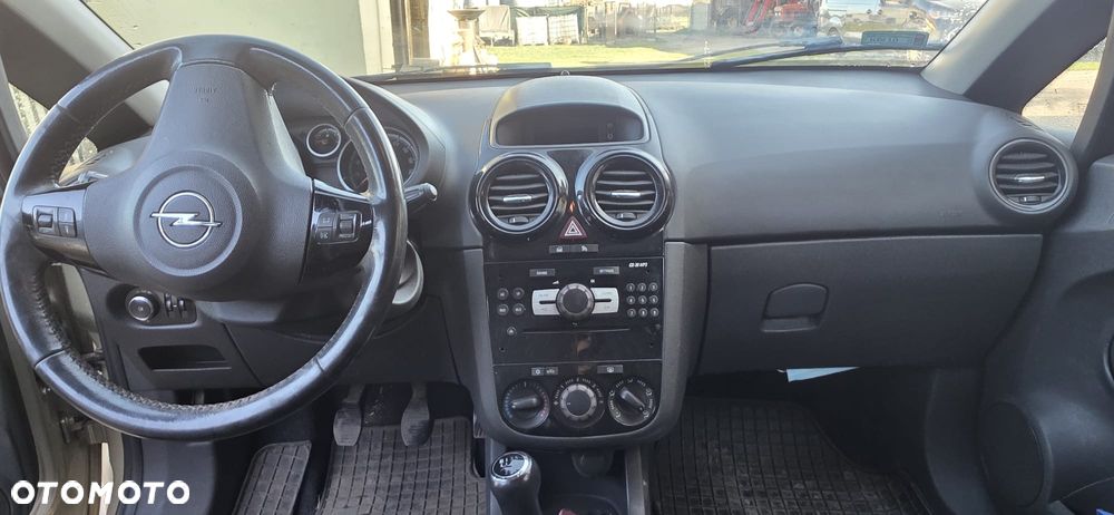Opel Corsa 1.4 16V Cosmo - 2