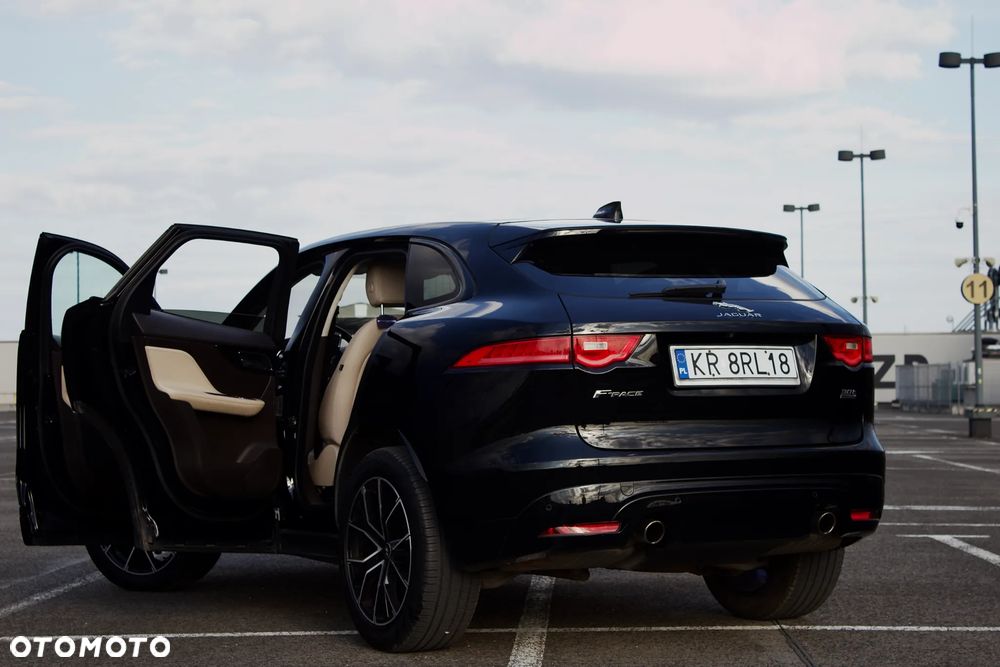 Jaguar F-Pace 30t AWD Prestige - 2