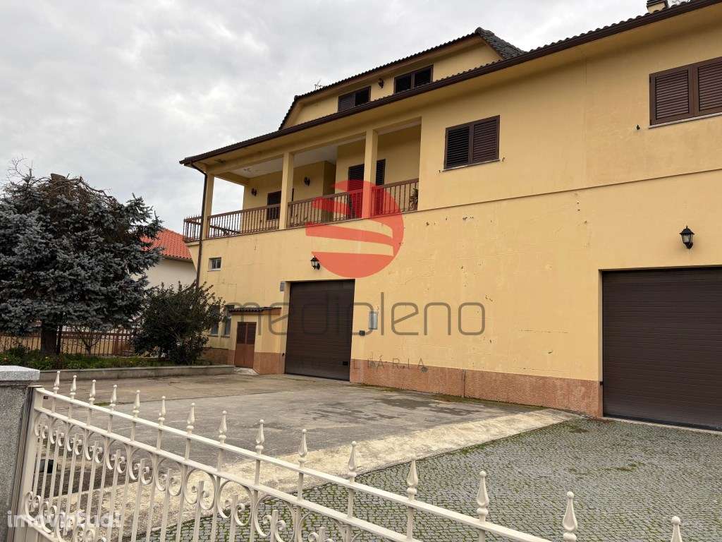 Moradia Bi-Familiar T8 Venda Moimenta da Beira - Grande imagem: 2/47