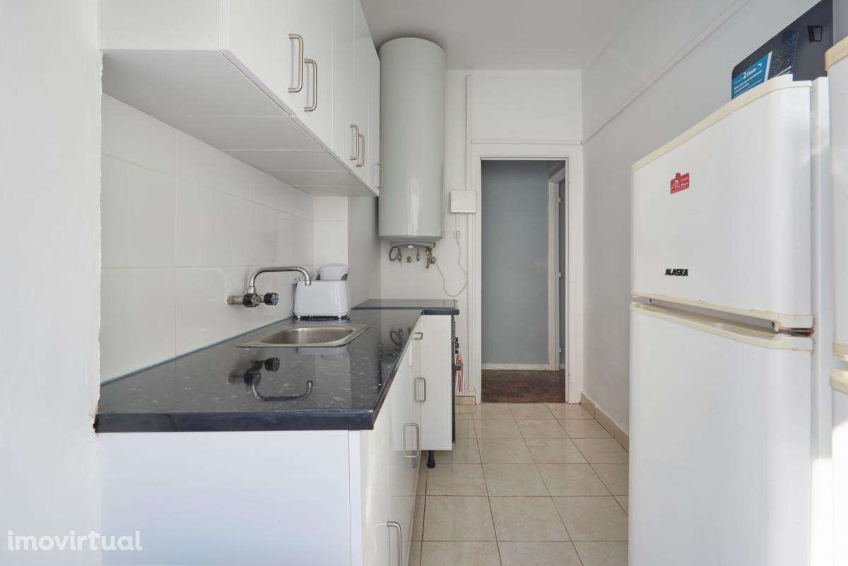 Quarto - localizado em Benfica Lisbon - Grande imagem: 5/23