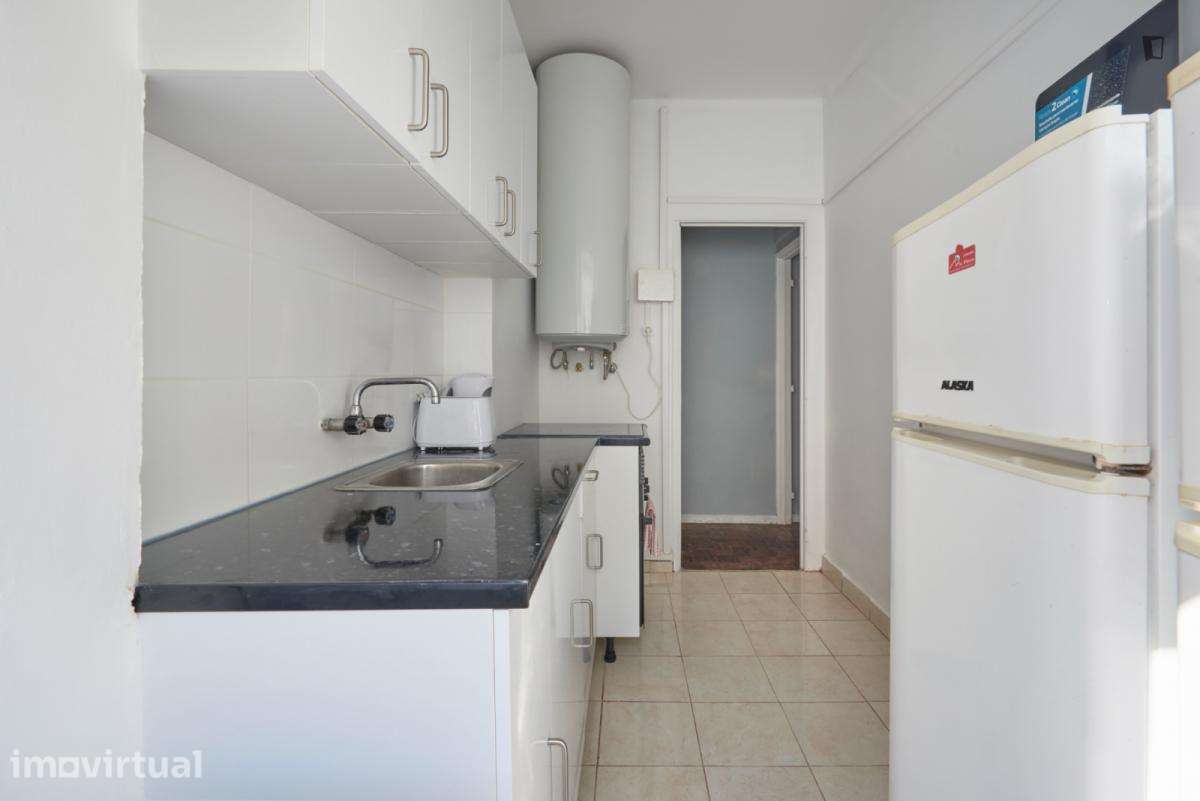 Quarto - localizado em Benfica Lisbon - Grande imagem: 5/22