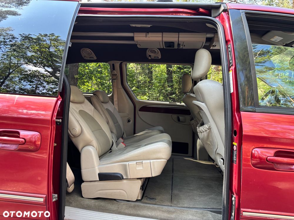 Chrysler Town & Country - 8