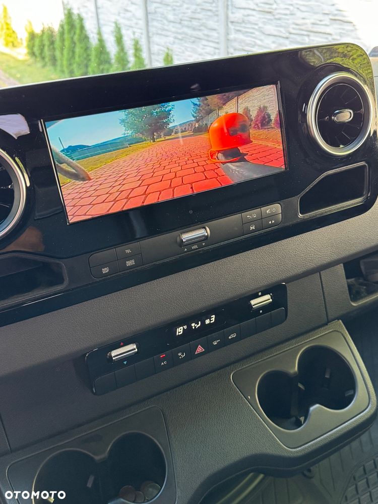 Mercedes-Benz Sprinter - 11