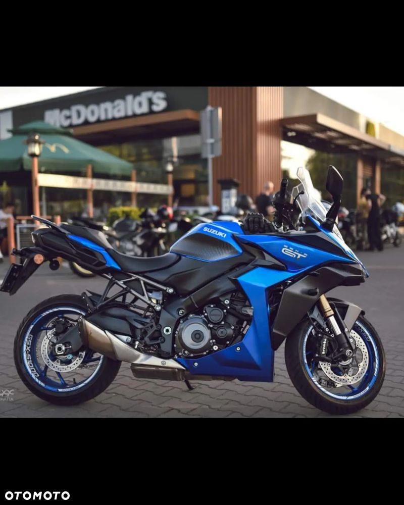 Suzuki GSX - 2