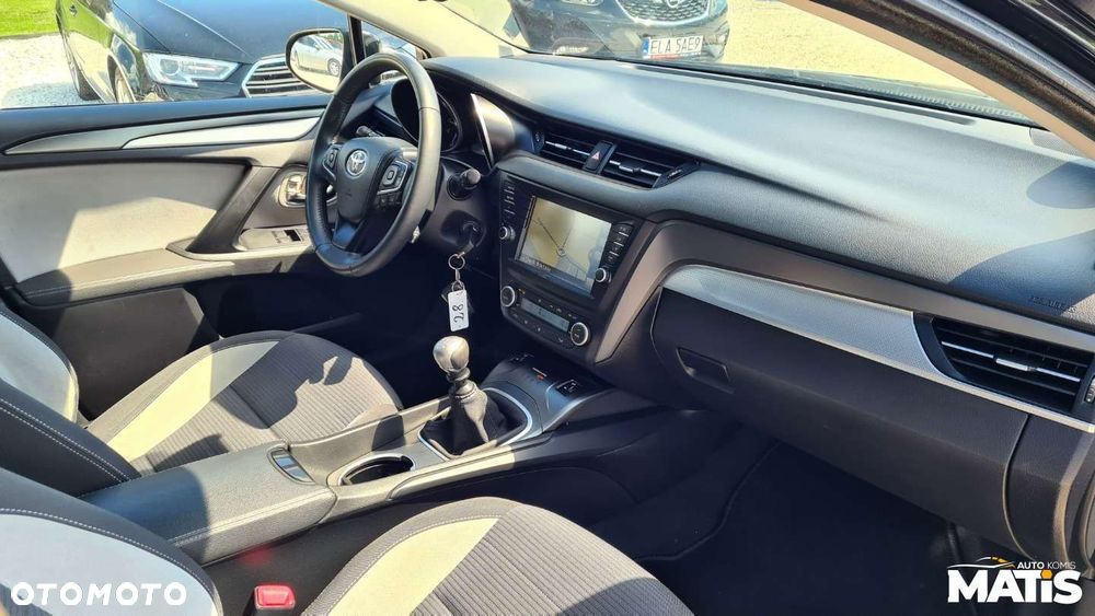 Toyota Avensis - 8