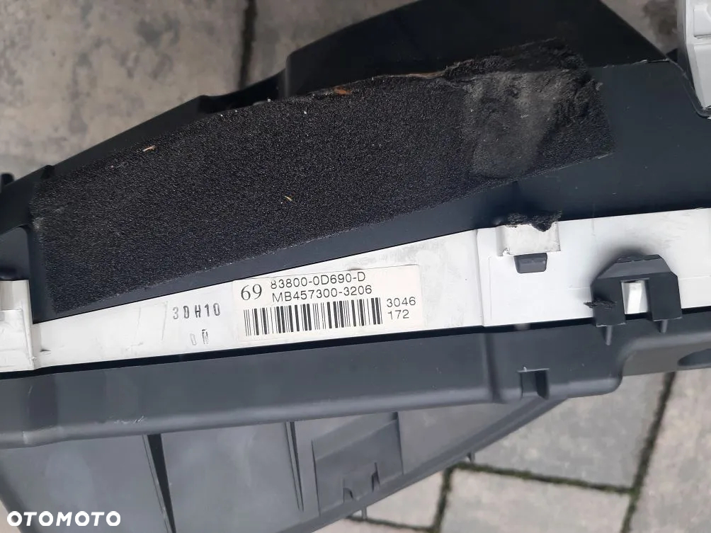 LICZNIK ZEGARY TOYOTA YARIS II 1.4 D4D 83800-0D690-D - 3