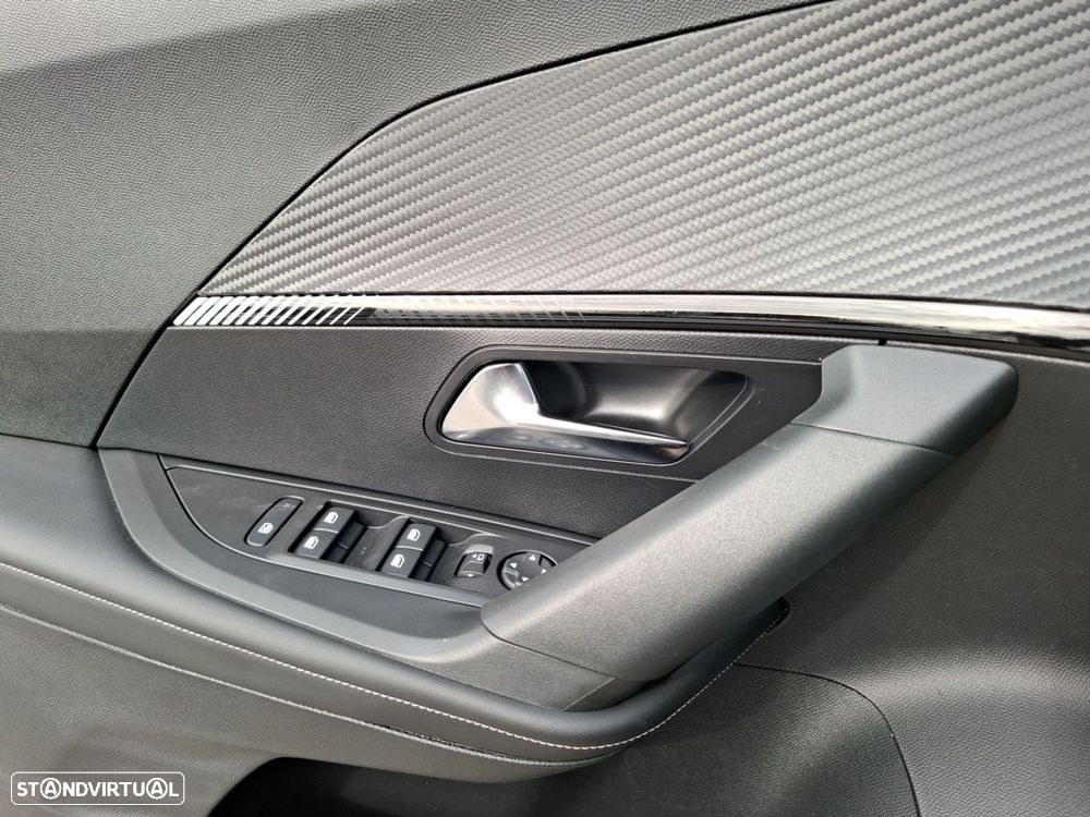 Peugeot 2008 1.2 PureTech Allure - 22