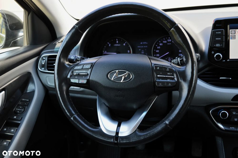 Hyundai i30 blue Kombi 1.6 CRDi YES Gold - 23
