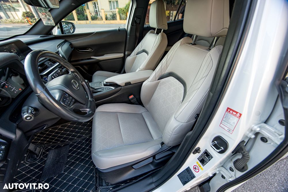 Lexus UX 200 FWD Business - 32