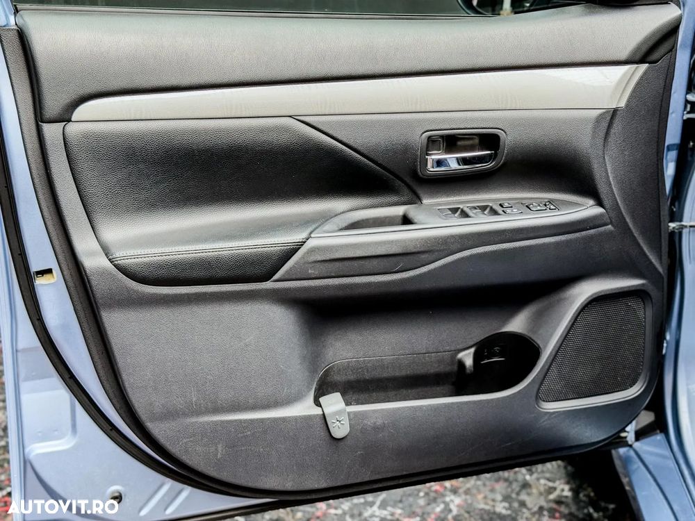 Mitsubishi Outlander - 25