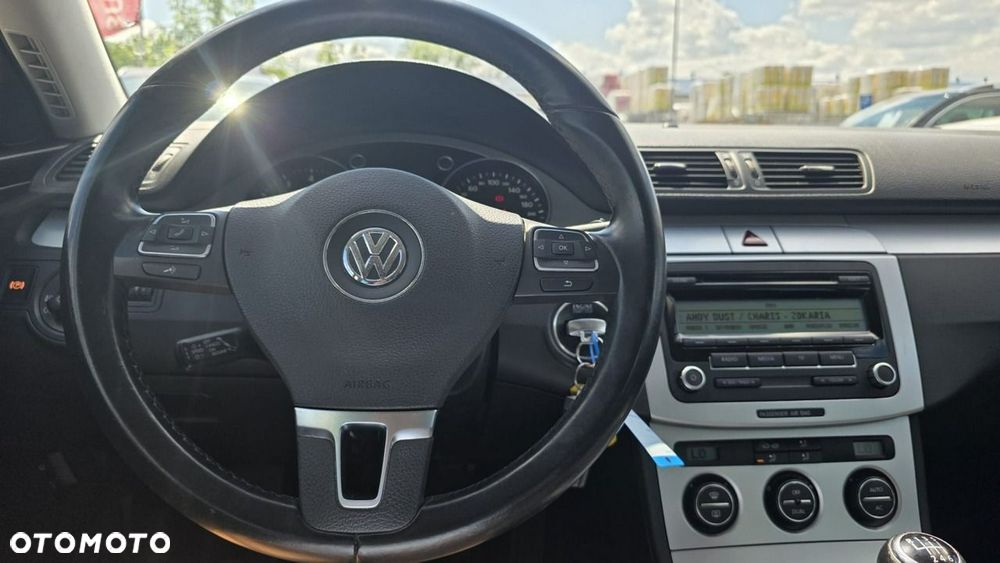 Volkswagen Passat - 12