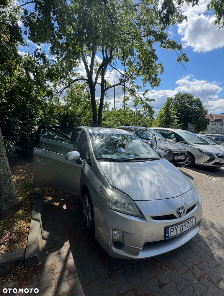 Toyota Prius (Hybrid) - 12