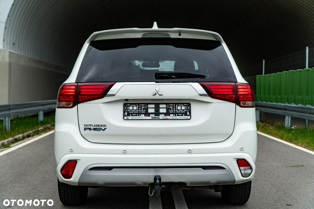 Mitsubishi Outlander 2.4 4WD Plus - 4