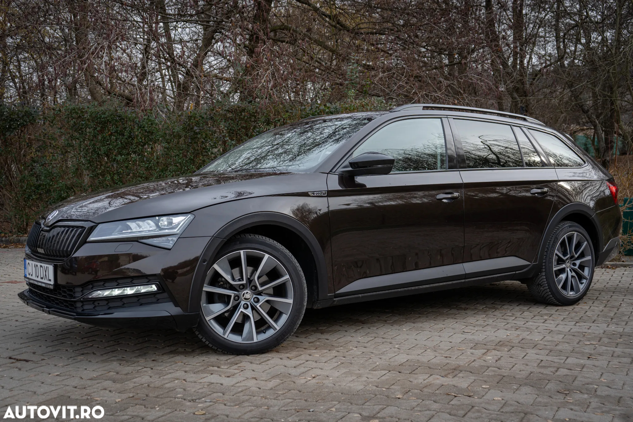 Skoda Superb Combi 2.0 TDI 4X4 DSG Scout - 19