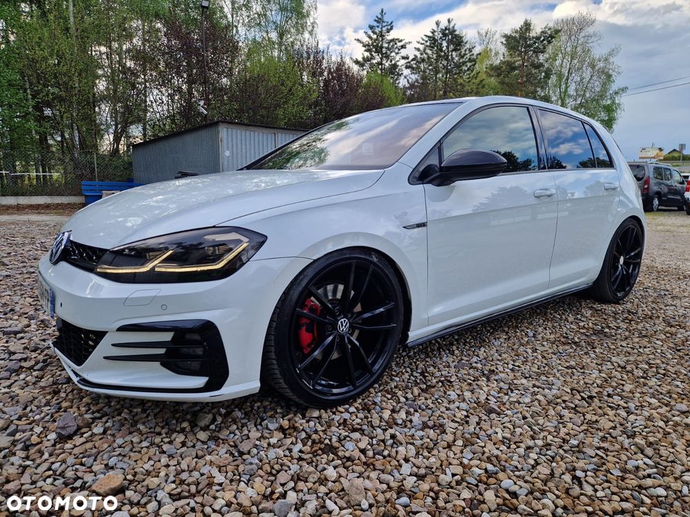 Volkswagen Golf - 1