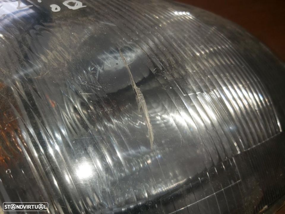 Farol direito Renault Clio 2 2000  apoio partido e risco fundo - 2