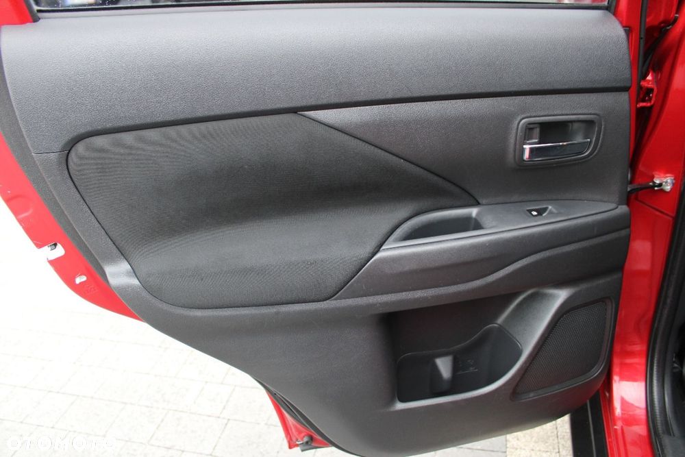 Mitsubishi Outlander - 21