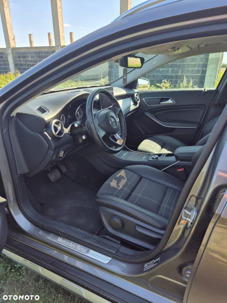 Mercedes-Benz GLA 200 7G-DCT - 10