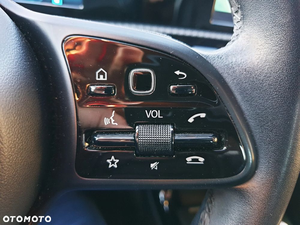 Mercedes-Benz CLA 180 d - 20