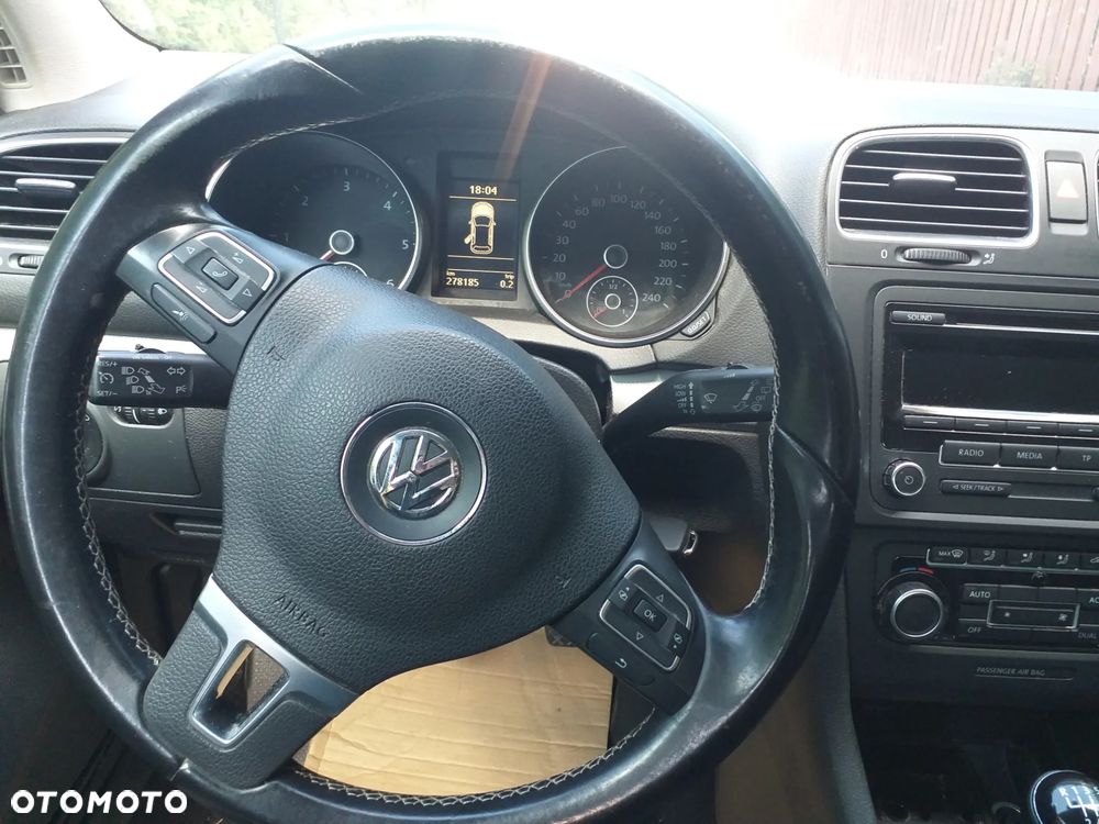 Volkswagen Golf - 6