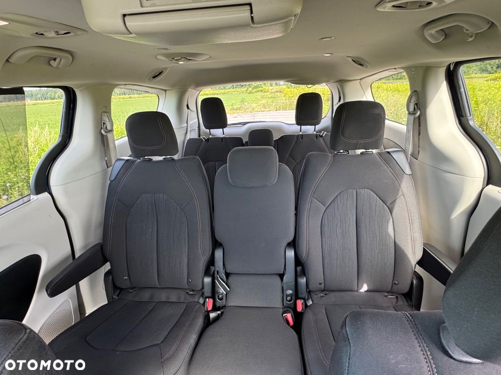 Chrysler Pacifica - 25