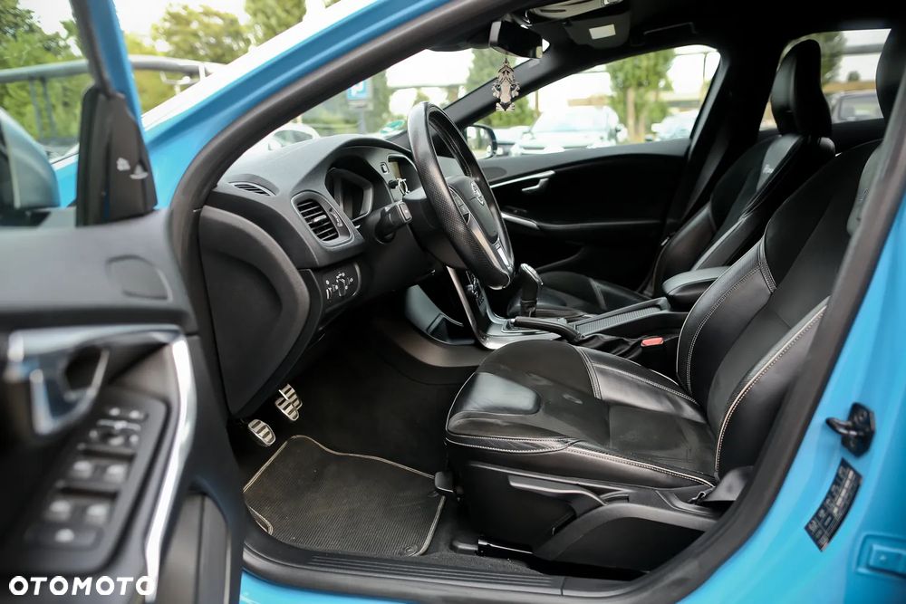 Volvo V40 D3 R-Design - 19