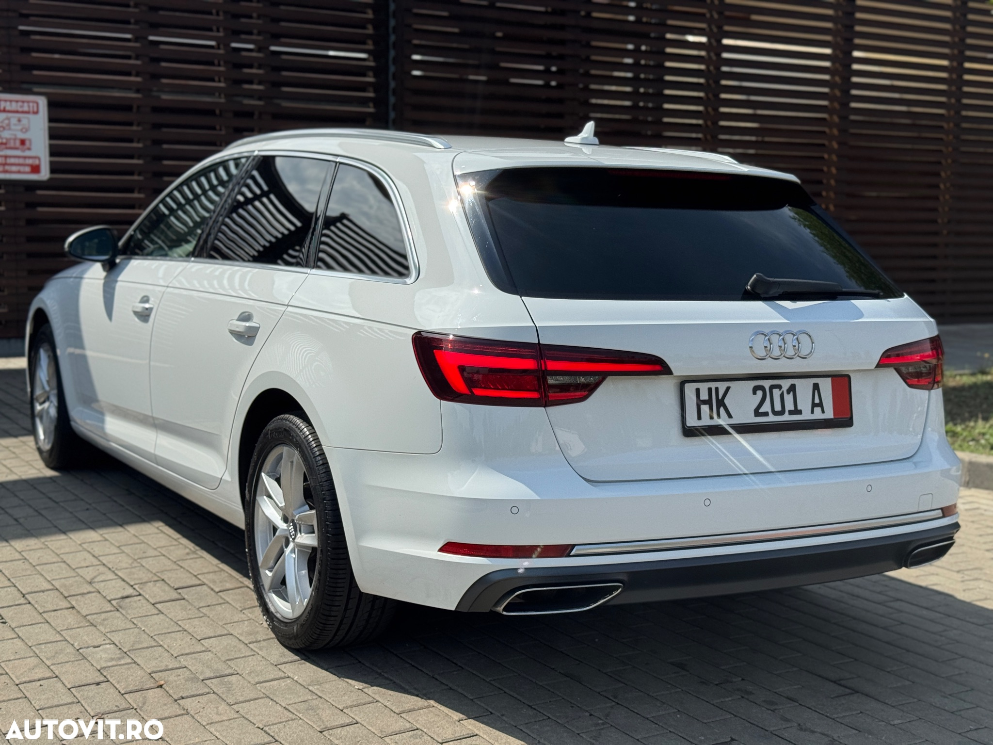 Audi A4 Avant 2.0 40 TDI S tronic S Line - 6