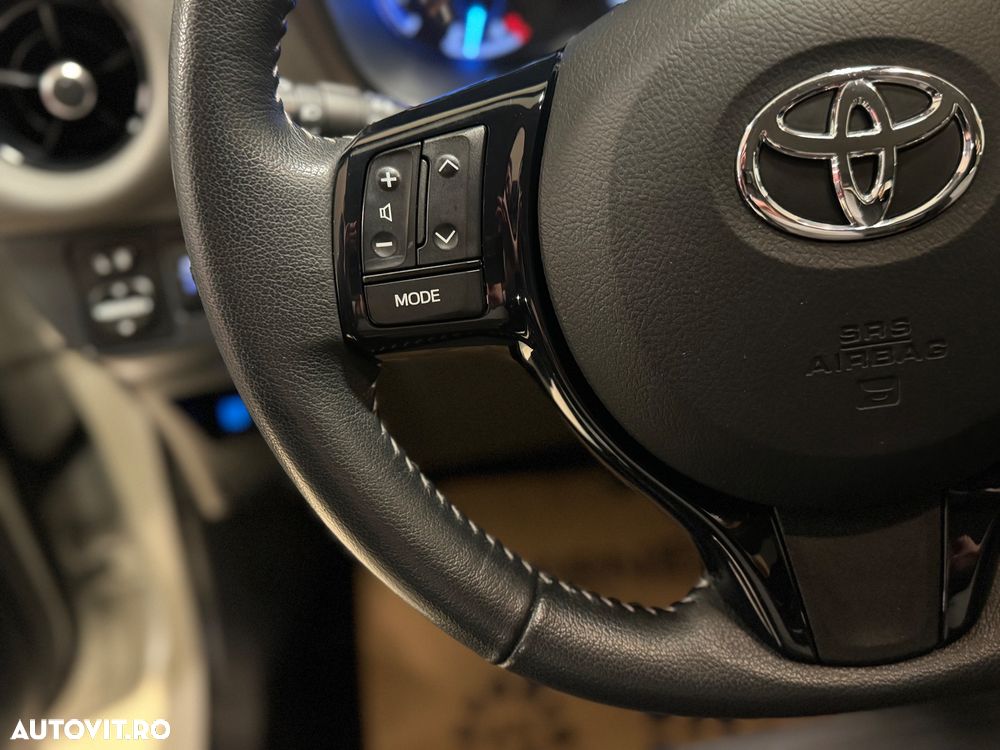 Toyota Yaris 1.5 VVT-i HSD Sol - 18