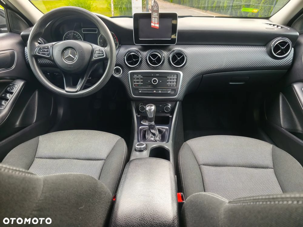 Mercedes-Benz GLA 180 Urban - 18
