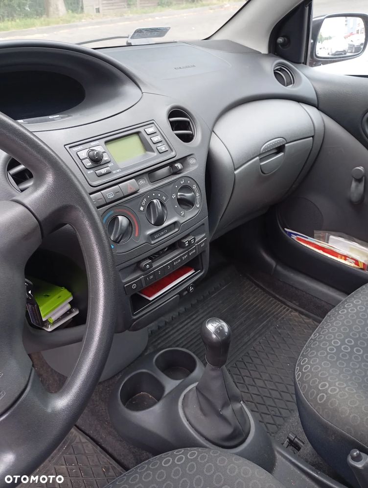 Toyota Yaris 1.0 - 10