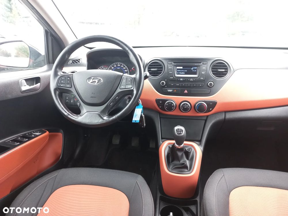 Hyundai i10 1.0 Fifa World Cup Edition - 17