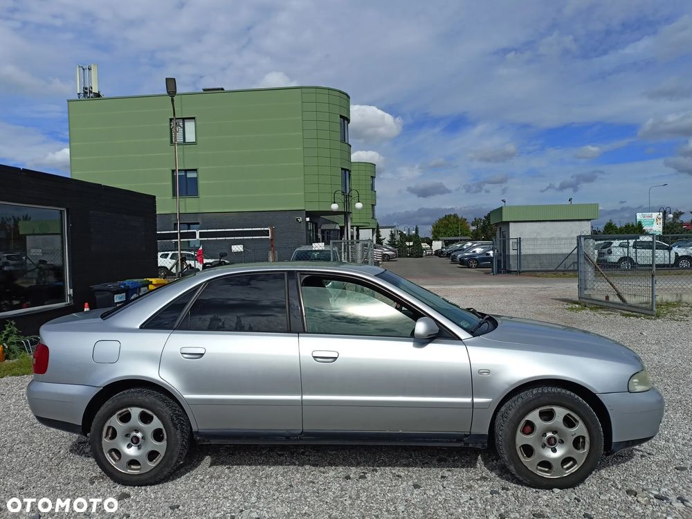 Audi A4 Limousine 1.8 - 5