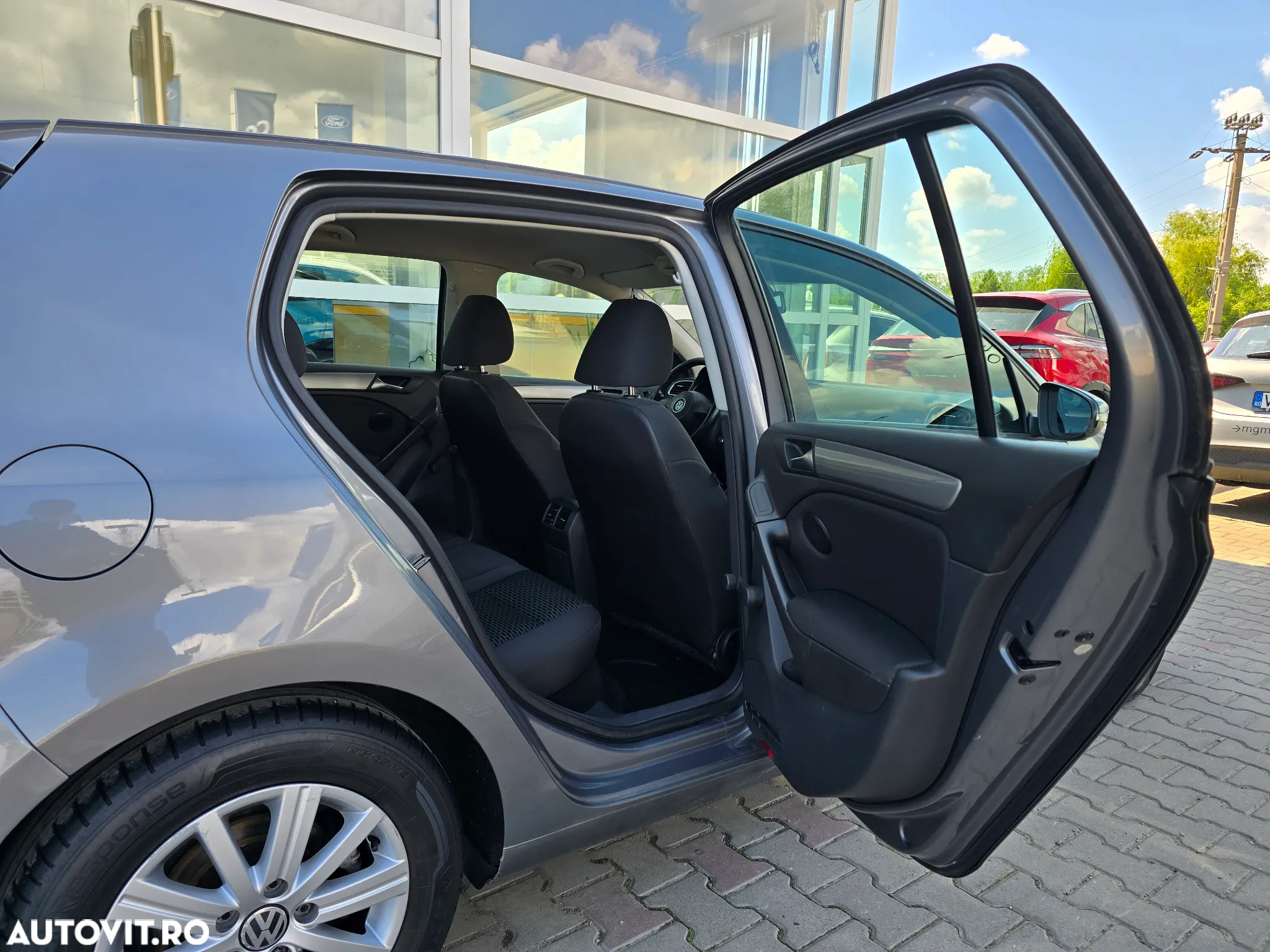 Volkswagen Golf - 11