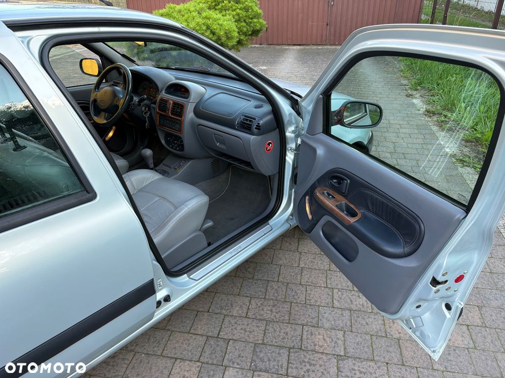 Renault Clio - 27