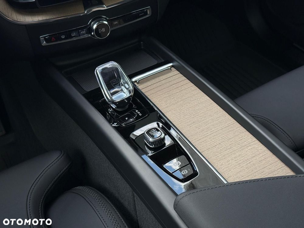 Volvo XC 60 B5 B AWD Plus Dark - 16