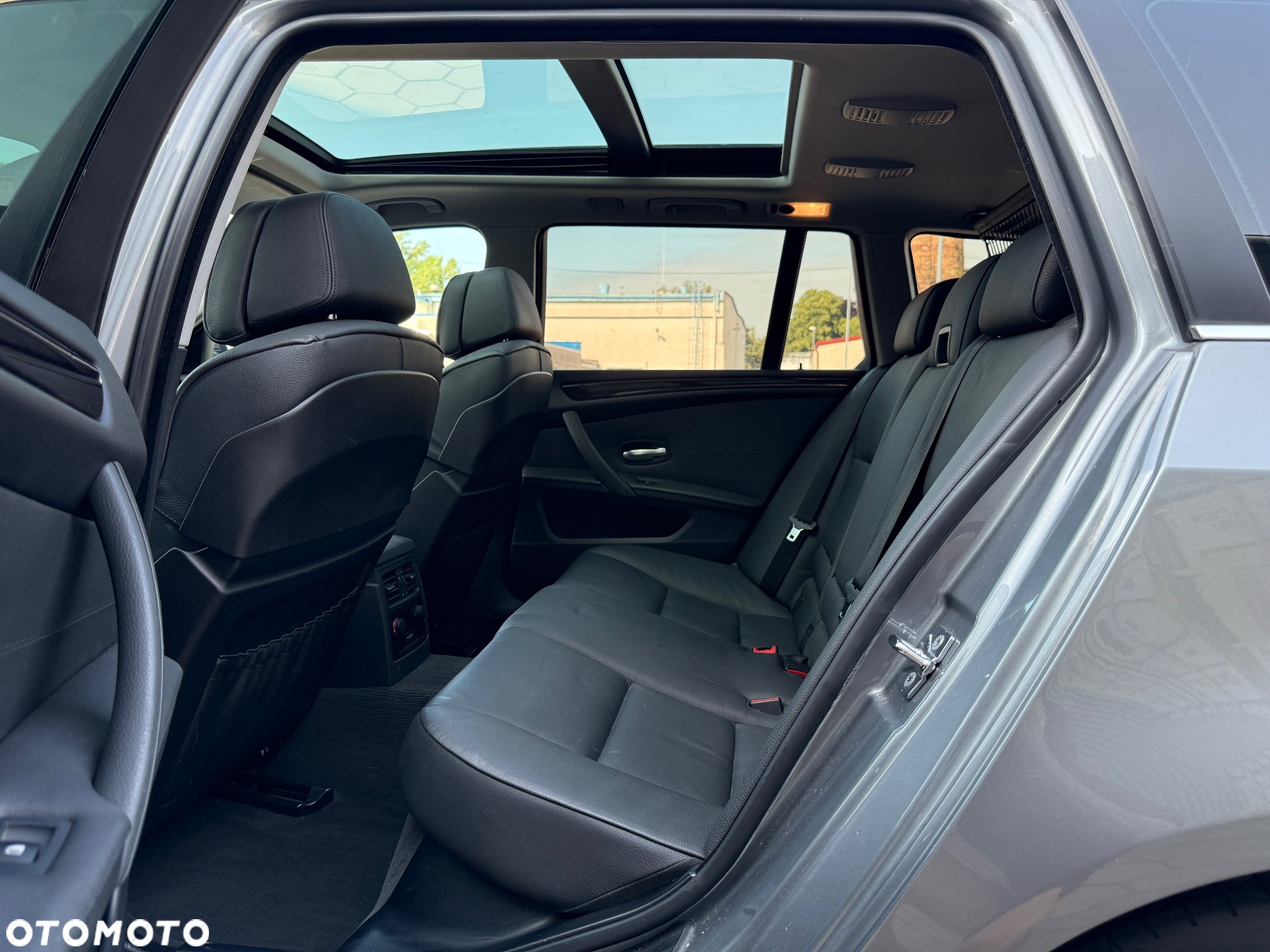BMW Seria 5 530d xDrive Touring - 28