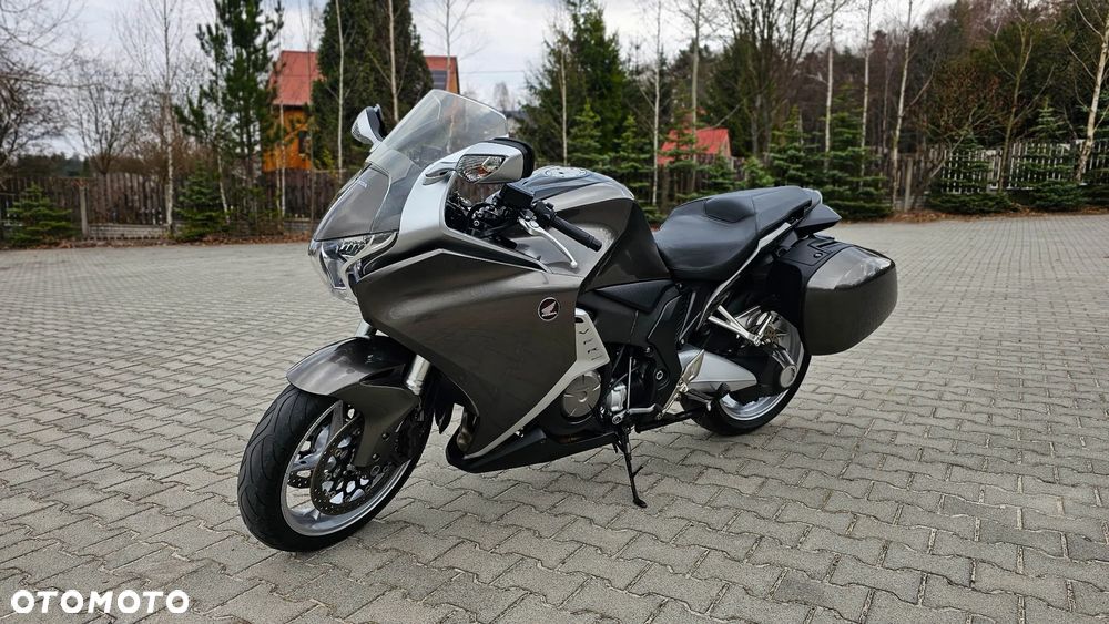 Honda VFR - 4