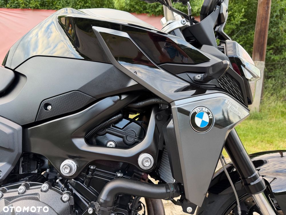 BMW F - 22