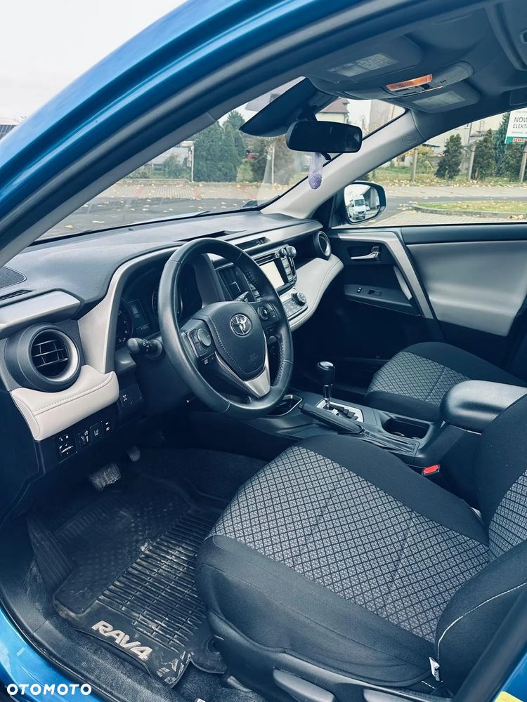 Toyota RAV4 2.5 XLE - 6