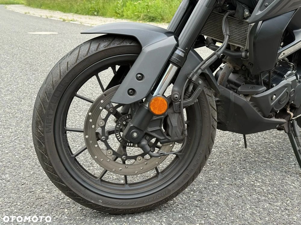 Yamaha MT - 8