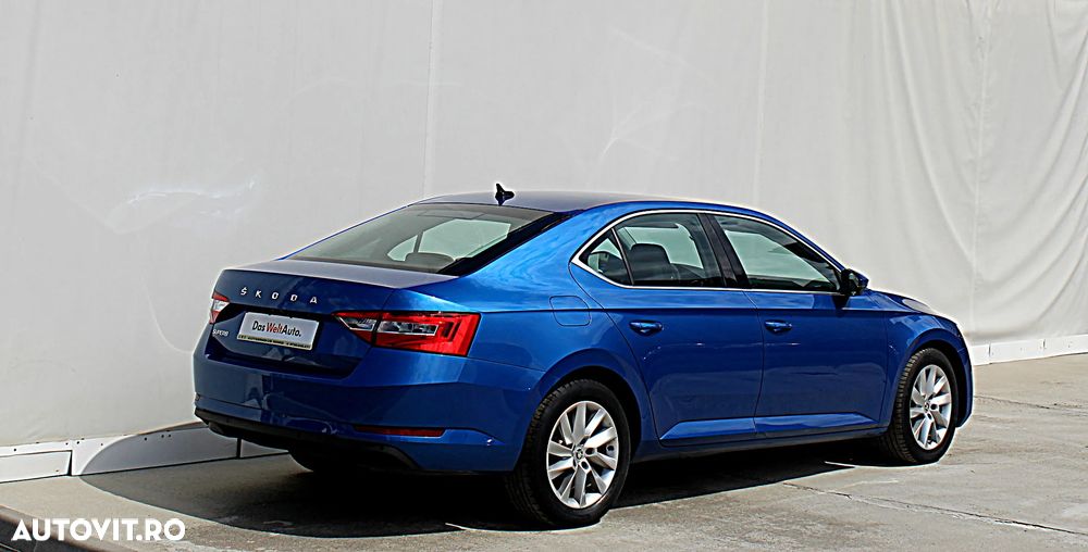 Skoda Superb 2.0 TDI DSG Ambition - 2