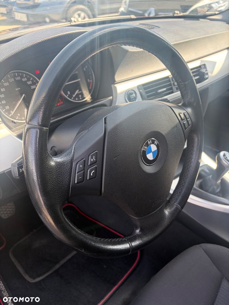 BMW Seria 3 318d DPF Edition Exclusive - 23