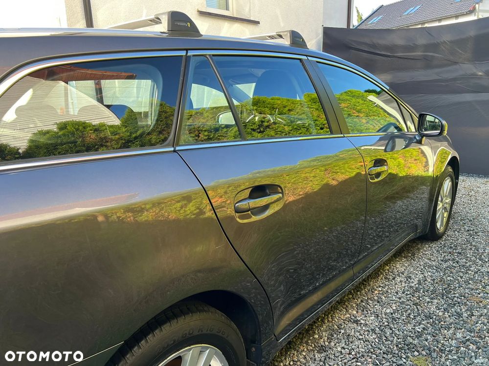 Toyota Avensis 1.8 Sol - 3