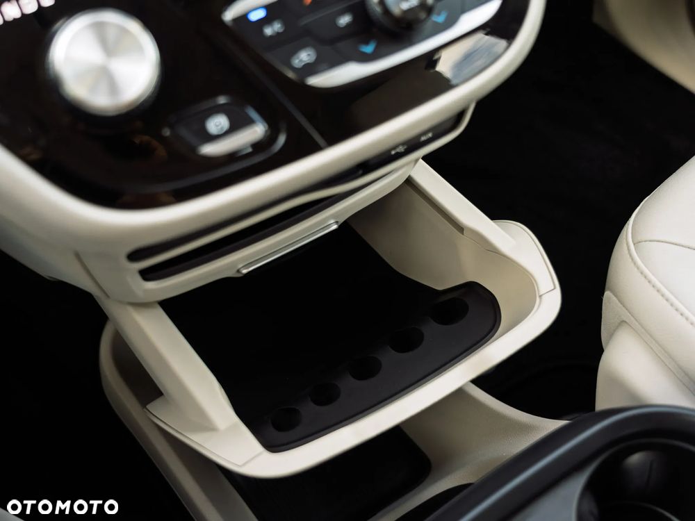 Chrysler Pacifica - 31
