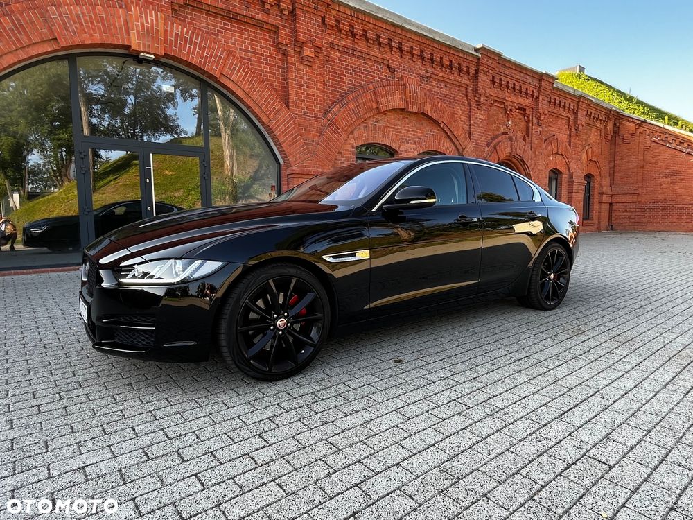Jaguar XE 25t Prestige - 6